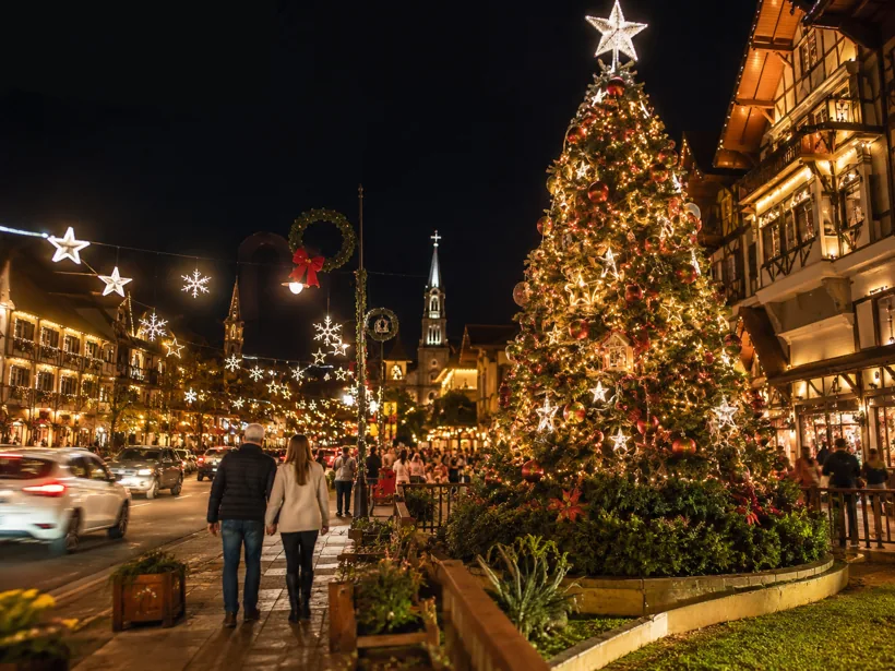 Natal Luz com árvore iluminada